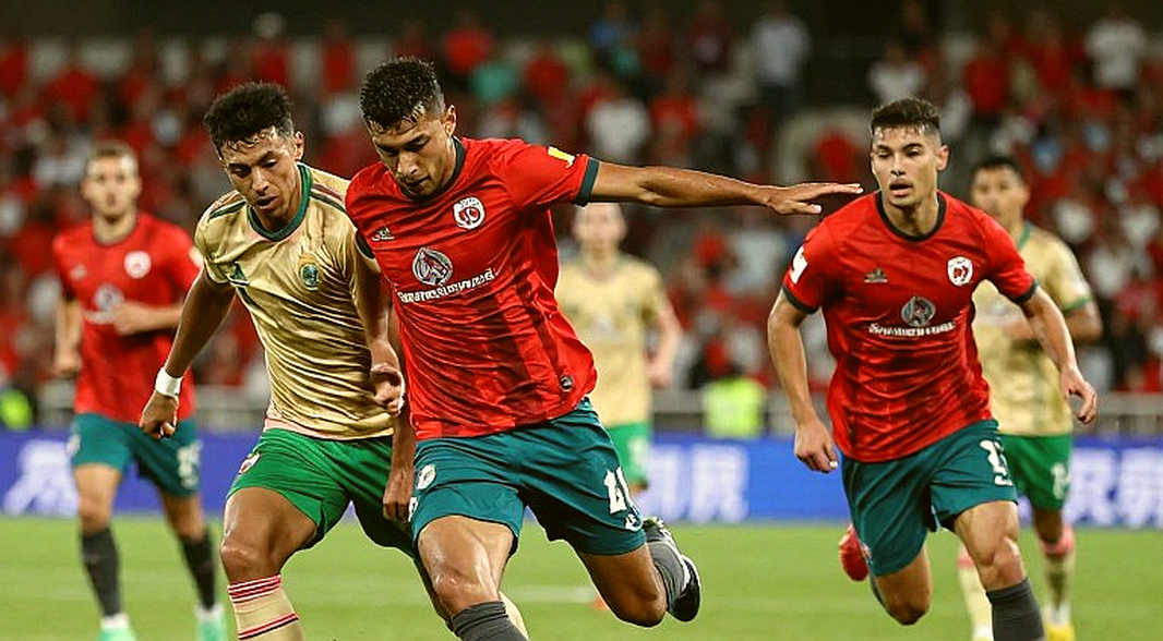 Điều khoản 55 triệu euro của Araujo: Khi Liverpool mua quyền chọn, còn Barcelona bán sự kiên nhẫn